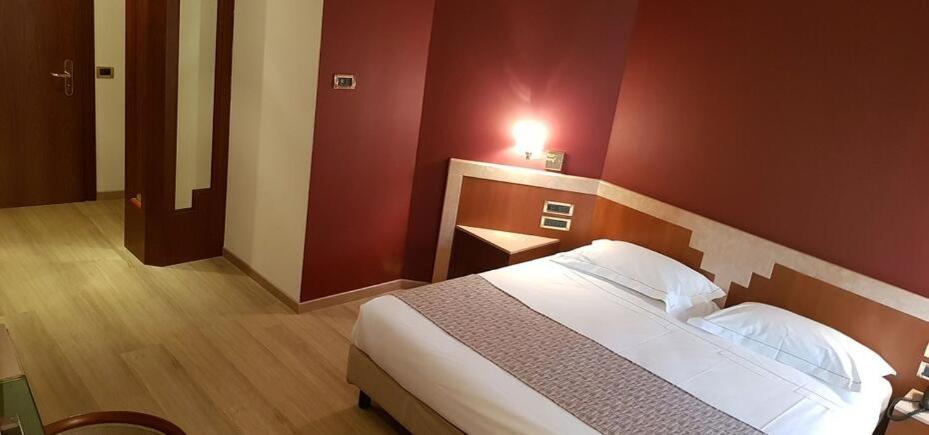Astra Hotel Ferrara Eksteriør bilde
